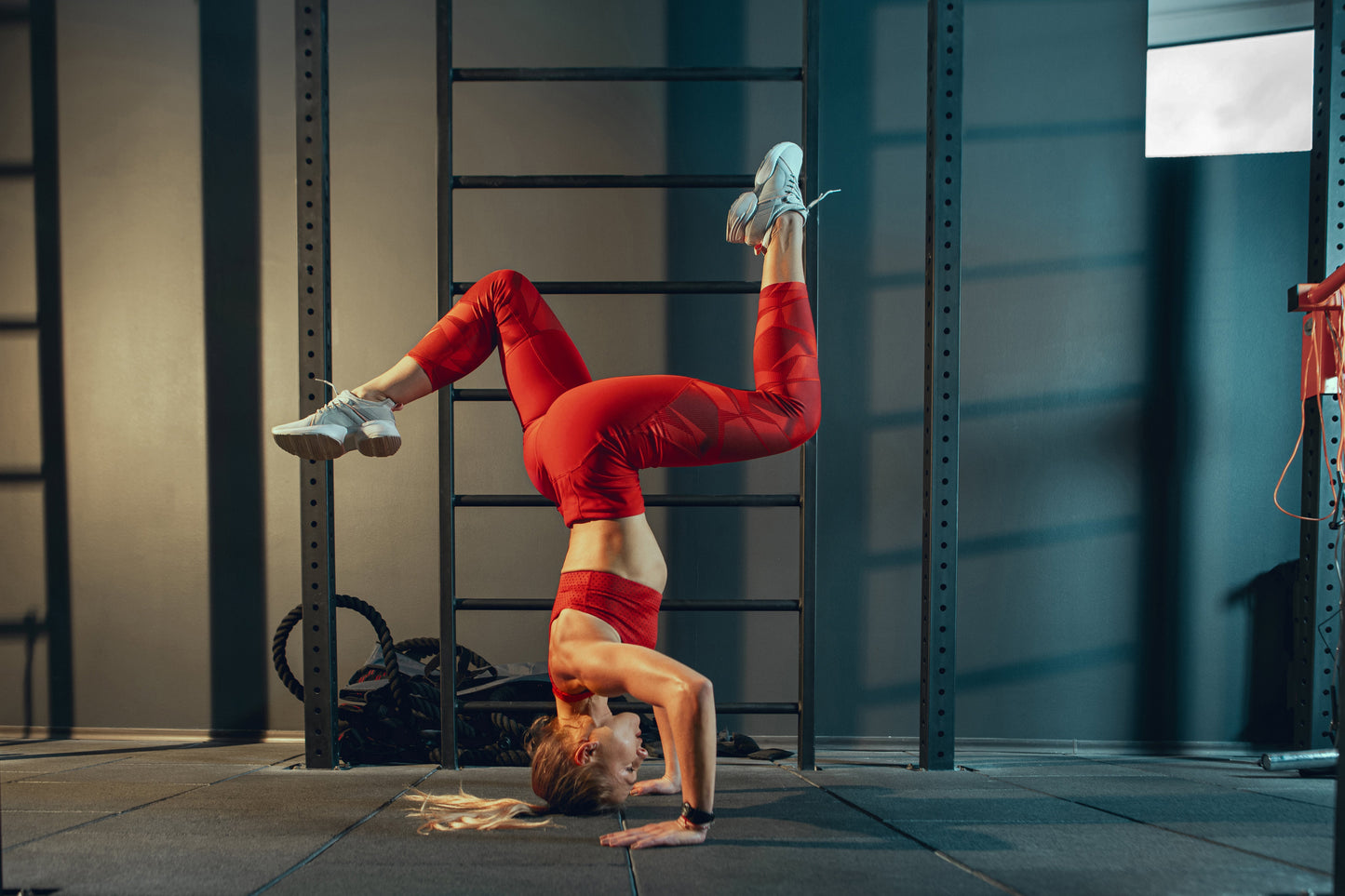 woman doing handstand in the gym